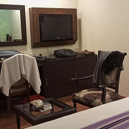 Hira Guest House Карачи Экстерьер фото