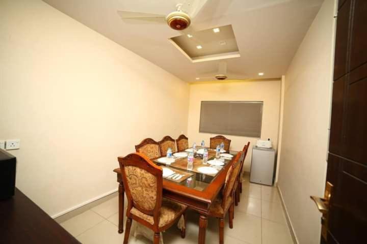 Hira Guest House Карачи Экстерьер фото