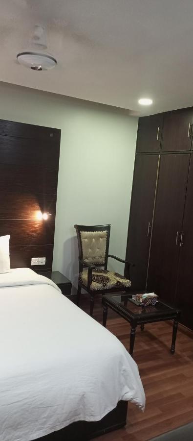 Hira Guest House Карачи Экстерьер фото