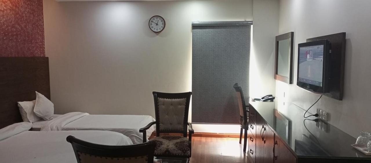 Hira Guest House Карачи Экстерьер фото