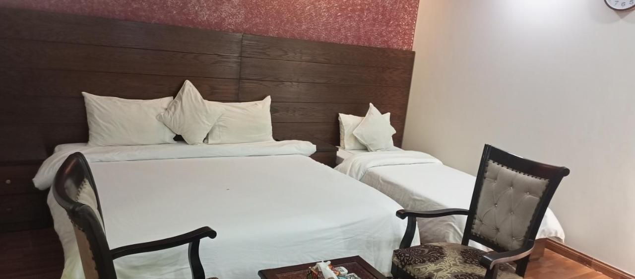 Hira Guest House Карачи Экстерьер фото