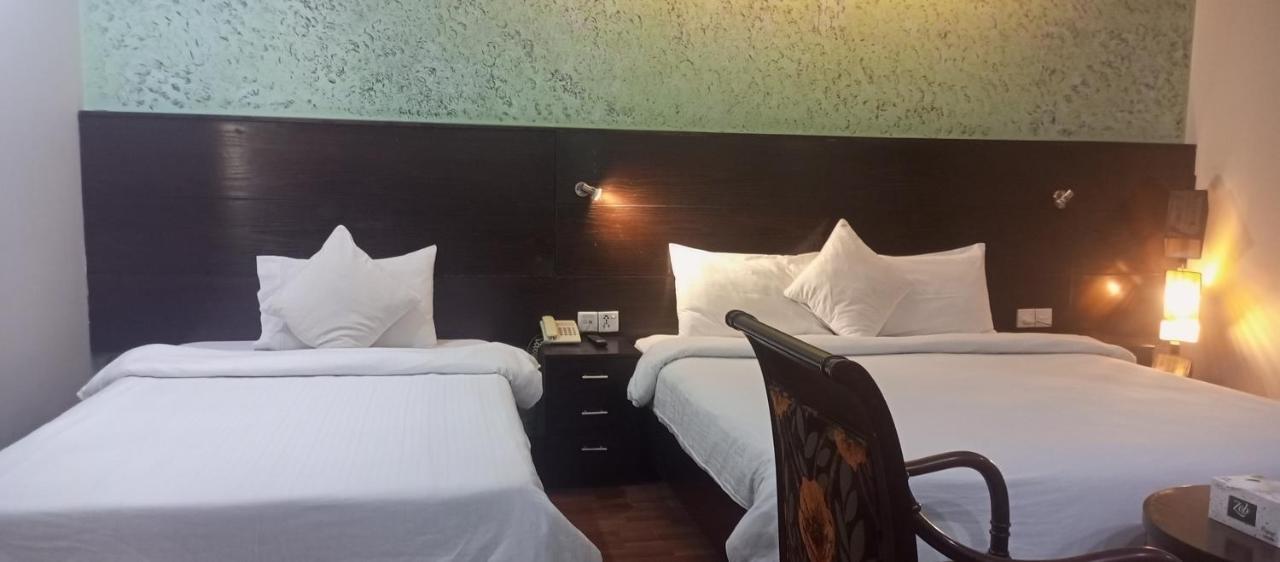 Hira Guest House Карачи Экстерьер фото