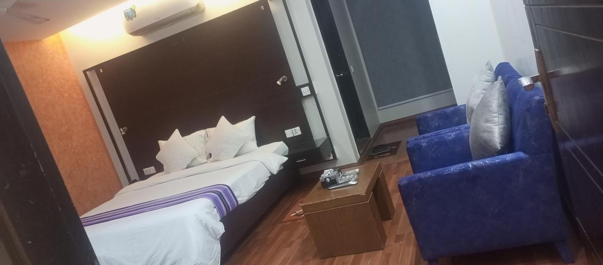 Hira Guest House Карачи Экстерьер фото