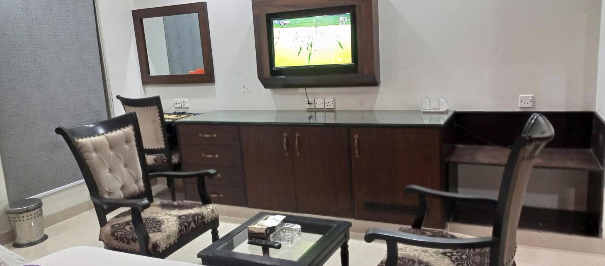 Hira Guest House Карачи Номер фото