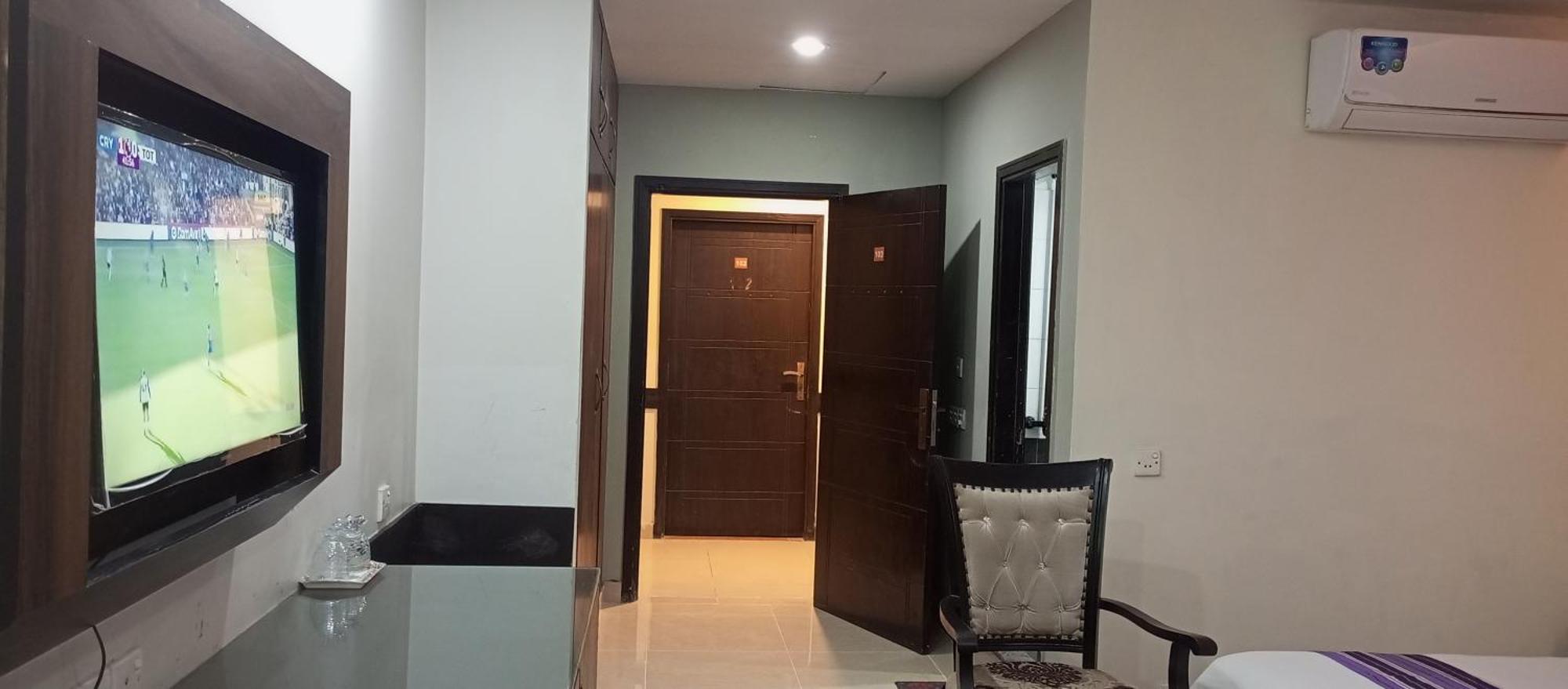 Hira Guest House Карачи Номер фото